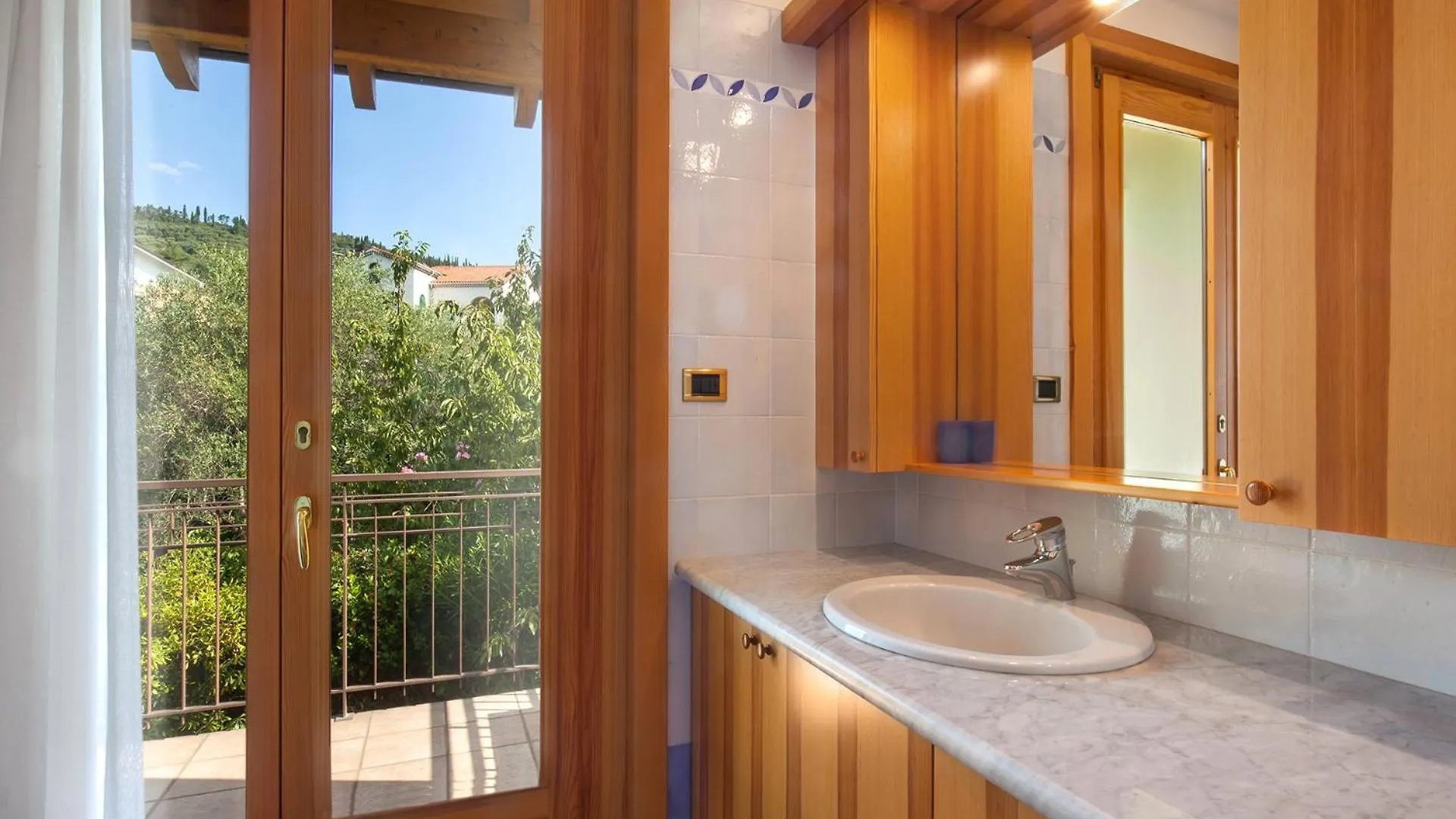 Casa Flora-Grande Appartamento A Garda Appartement Garde