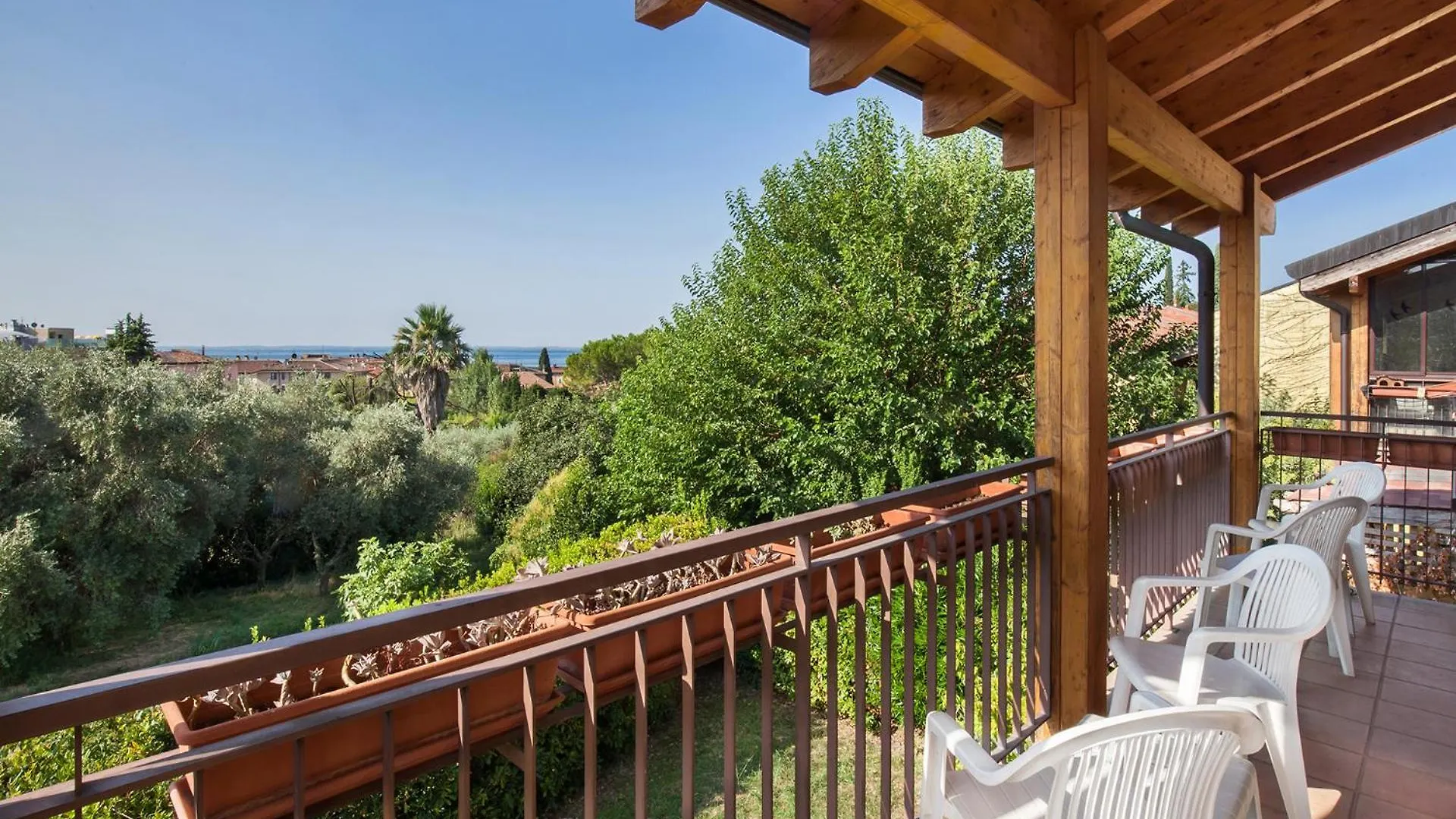 Casa Flora-Grande Appartamento A Garda 0*, 加尔达